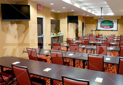 почивка в Courtyard by Marriott Tulsa Downtown