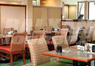 почивка в Courtyard by Marriott Richmond West