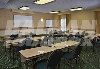 почивка в Courtyard by Marriott Richmond West