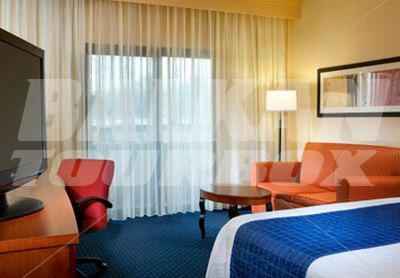 почивка в Courtyard by Marriott Richmond West