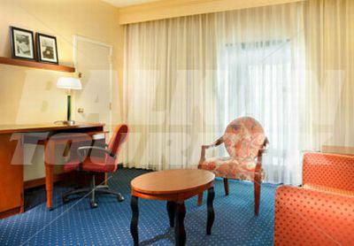 почивка в Courtyard by Marriott Richmond West