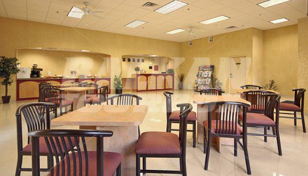 почивка в Days Inn and Suites Niagara Falls/Buffalo