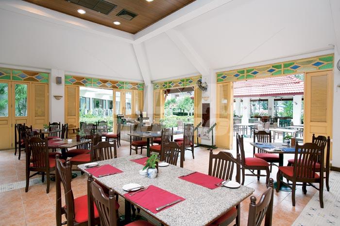 почивка в Amora Beach Resort