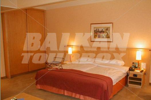 почивка в Holiday Inn Expo