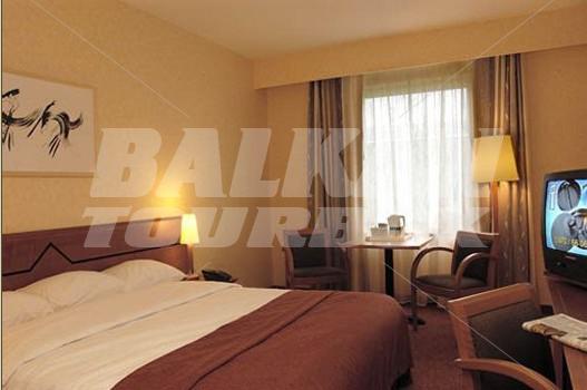 почивка в Holiday Inn Expo