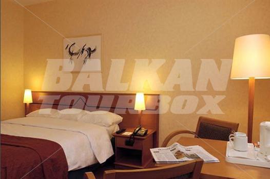 почивка в Holiday Inn Expo