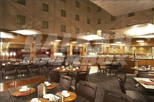 почивка в Holiday Inn Expo