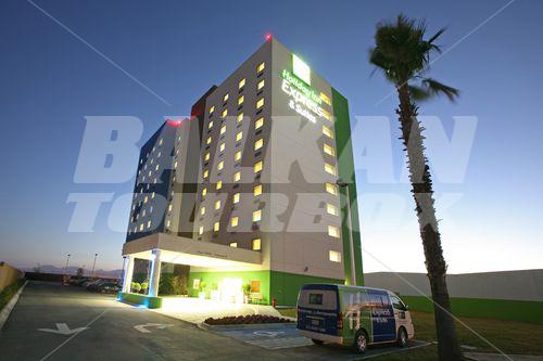 почивка в Holiday Inn Express and Suites Monterrey Aeropuerto