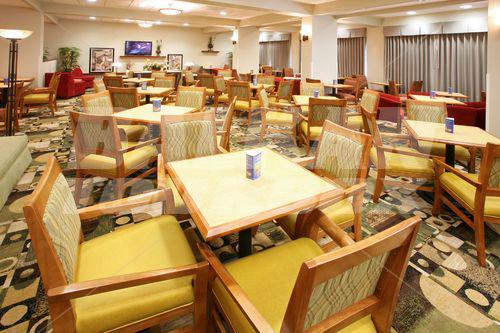 почивка в Holiday Inn Express and Suites Monterrey Aeropuerto