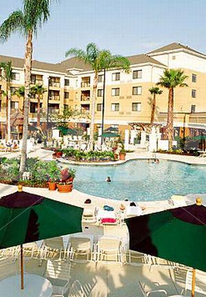 почивка в Courtyard by Marriott Orlando Lake Buena Vista in the Marriott Village