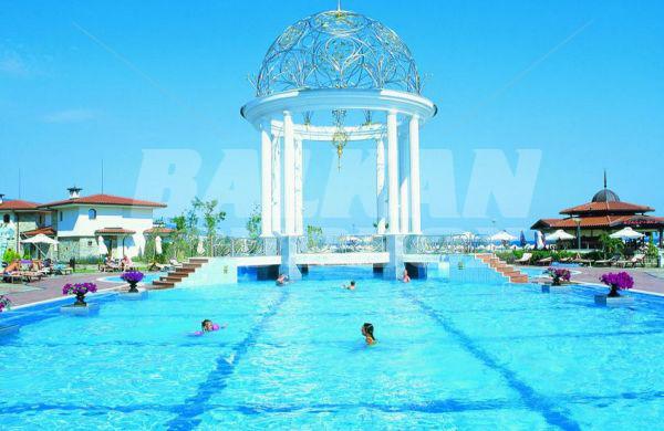 holiday in VIP Villas Royal Helena Sands