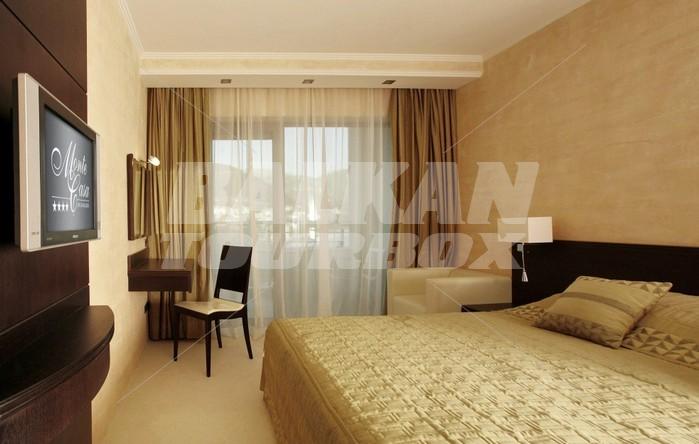 holiday in Monte Casa