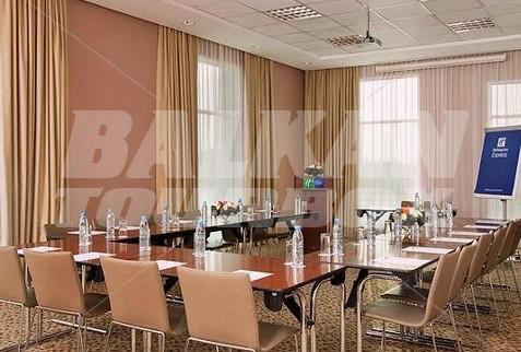 почивка в Holiday Inn Express Jumeirah Beach