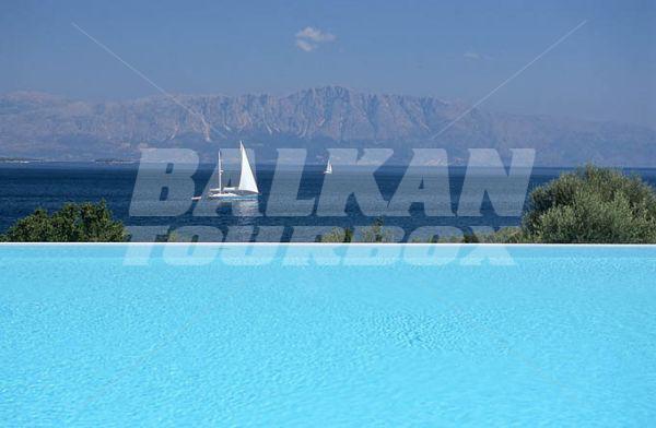 почивка в Ionian Blue Hotel