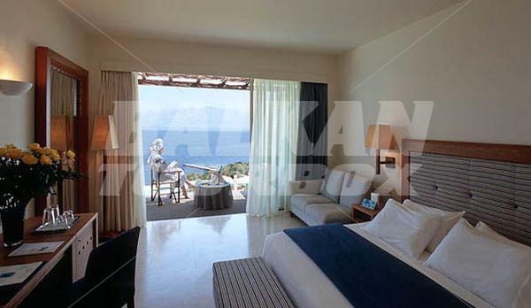 почивка в Ionian Blue Hotel