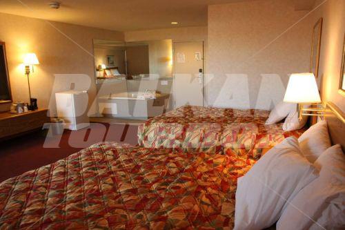 почивка в Super 8 Niagara Falls/Buffalo Area