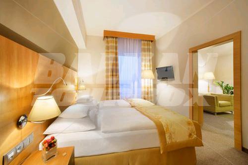 почивка в Crowne Plaza Prague