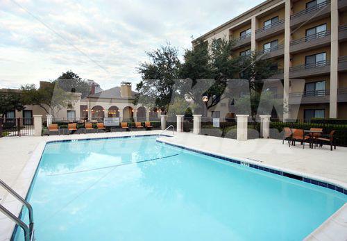 почивка в Courtyard by Marriott Dallas Market Center