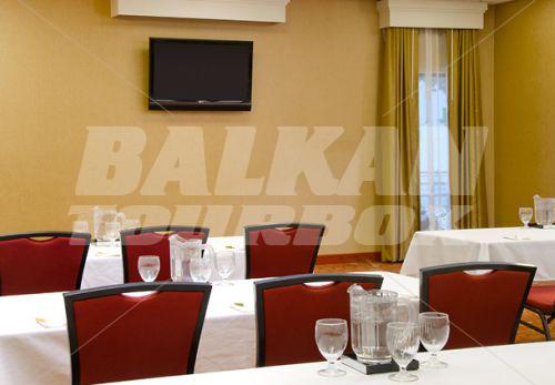 почивка в Courtyard by Marriott St. Louis Downtown