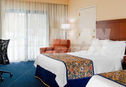 почивка в Courtyard by Marriott St. Louis Downtown