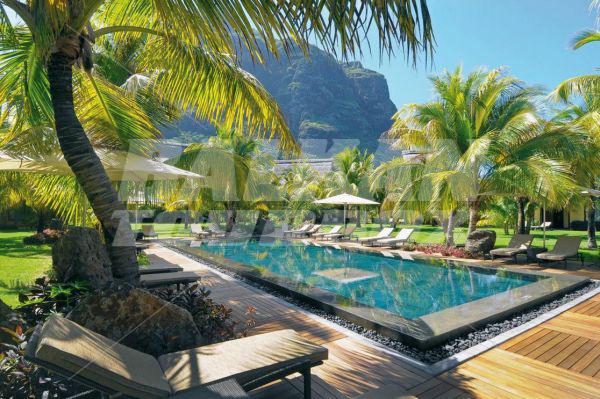 holiday in Beachcomber Dinarobin Hotel Golf & Spa
