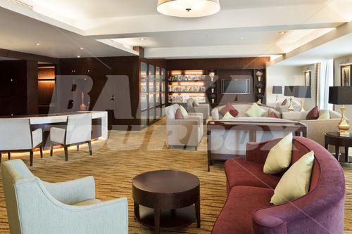 почивка в Holiday Inn Shifu
