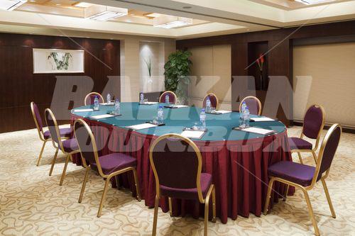 почивка в Holiday Inn Shifu