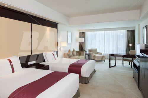 почивка в Holiday Inn Shifu