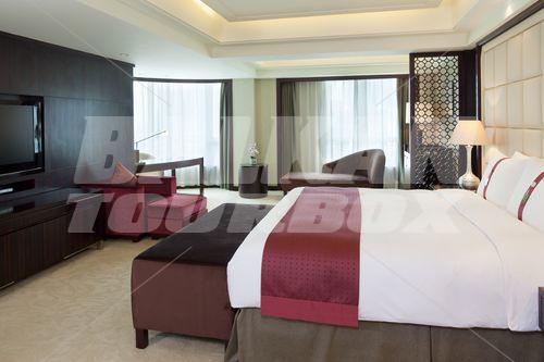 почивка в Holiday Inn Shifu
