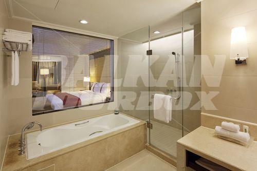 почивка в Holiday Inn Shifu