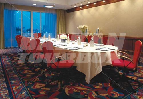 почивка в Renaissance by Marriott Hollywood Hotel & Spa