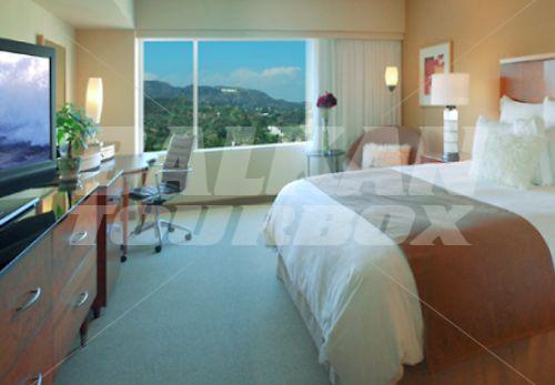 почивка в Renaissance by Marriott Hollywood Hotel & Spa