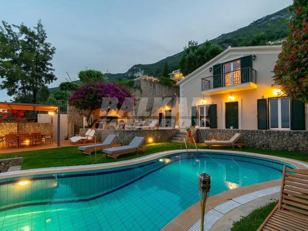 почивка в  Beachfront Villa Benele - Benitses