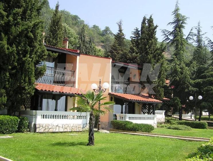 holiday in Elenite Villas