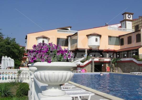 holiday in Elenite Villas