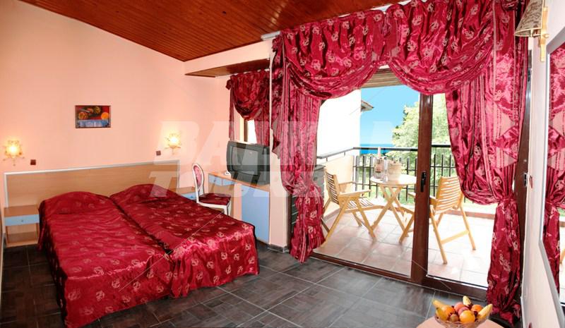 holiday in Elenite Villas