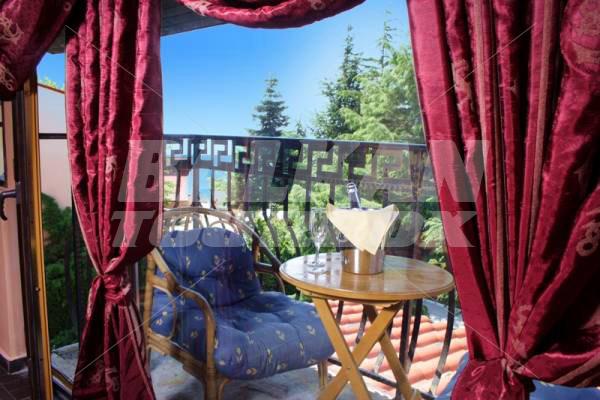 holiday in Elenite Villas