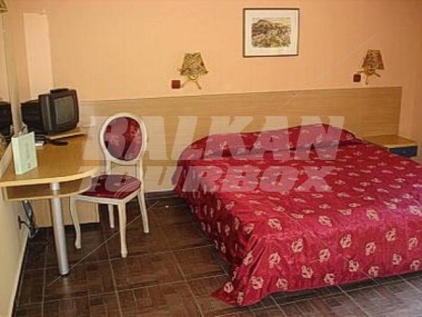 holiday in Elenite Villas