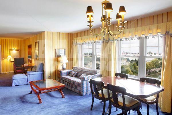 почивка в Disney's Newport Bay Club