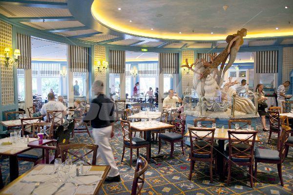 почивка в Disney's Newport Bay Club
