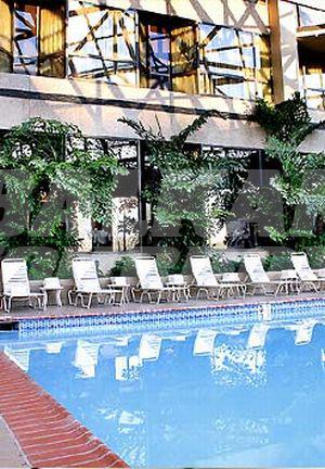 почивка в Crystal Gateway Marriott
