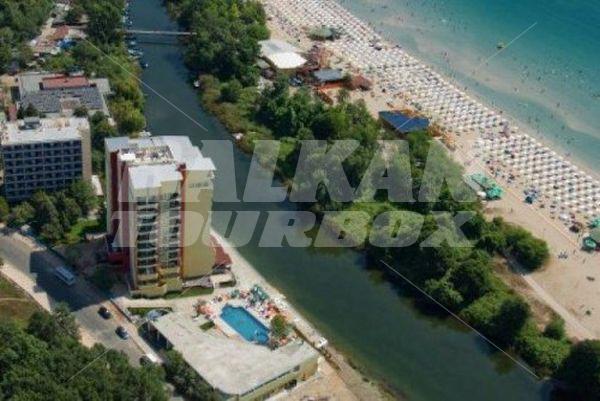 holiday in Perla Beach 1