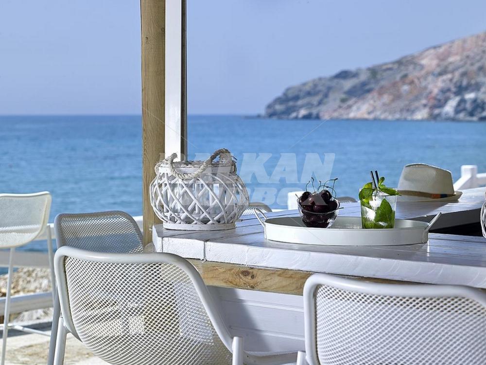 почивка в  Artemis Deluxe Rooms