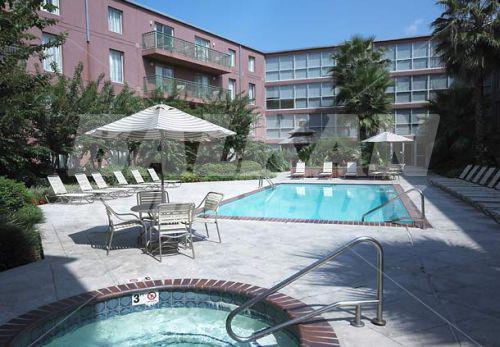 почивка в Courtyard New Orleans Downtown/Convention Center
