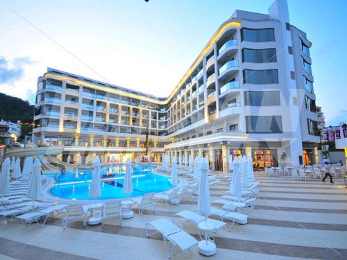 holiday in Golden Rock Beach