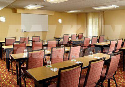 почивка в Courtyard by Marriott Savannah Midtown