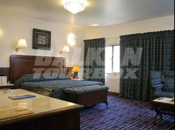 почивка в Ambassador Hotel