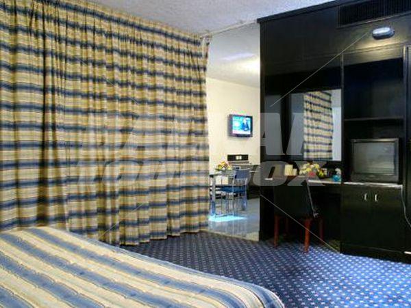 почивка в Ambassador Hotel