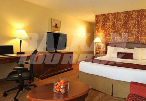 почивка в Courtyard by Marriott Louisville Airport