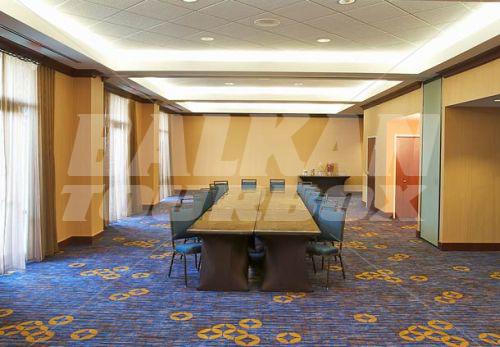 почивка в Courtyard by Marriott Louisville Airport